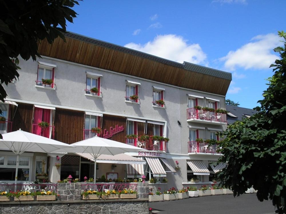 Hotel Restaurant Le Grillon Шамбон-сюр-Лак Екстериор снимка